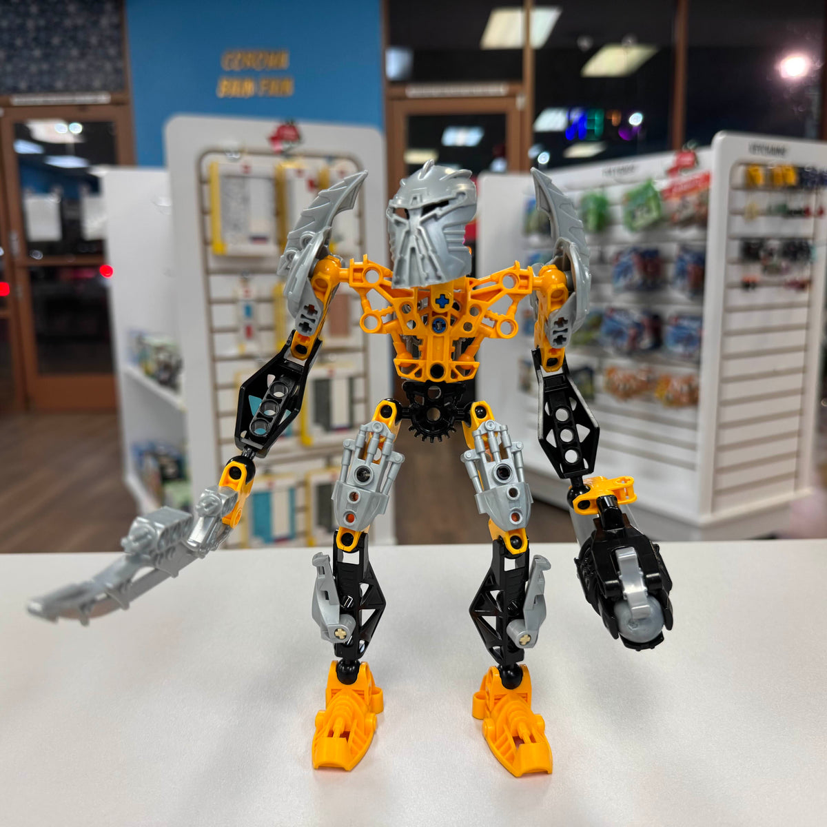 8697 Toa Ignika Bionicle (Retired) (Previously Owned) product image 1, provided for visual reference and product detail
