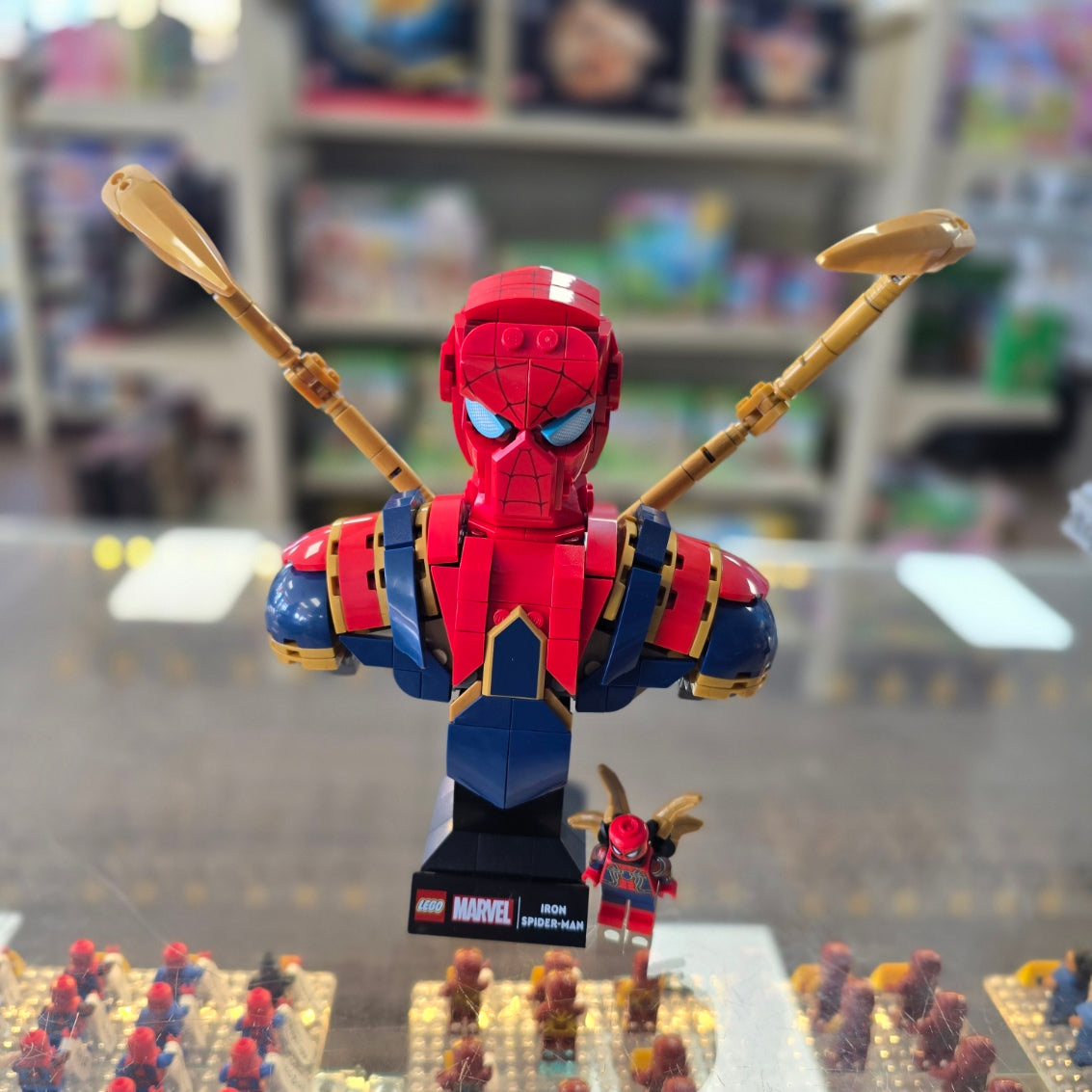 76326 Iron Spider-Man Bust (Previously Owned) product image 1, provided for visual reference and product detail review