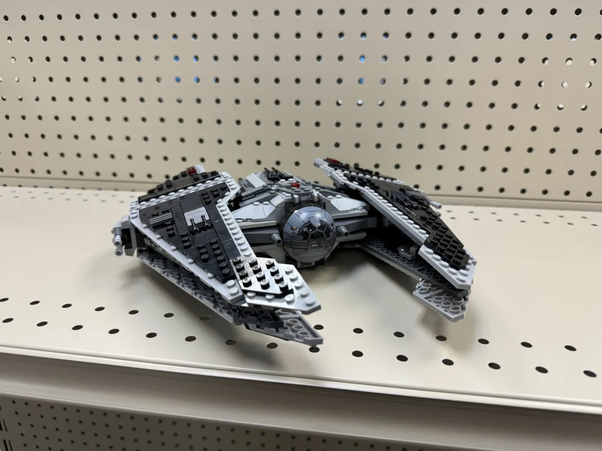 9500 Sith Fury Class Interceptor (Retired) (Previously Owned) product image 1, provided for visual reference and product