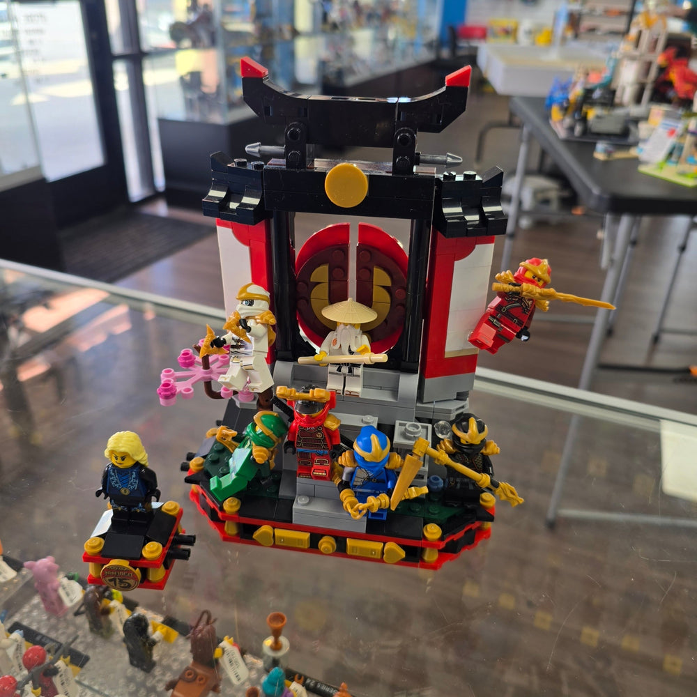 71866 Ninja Character Display (Previously Owned)