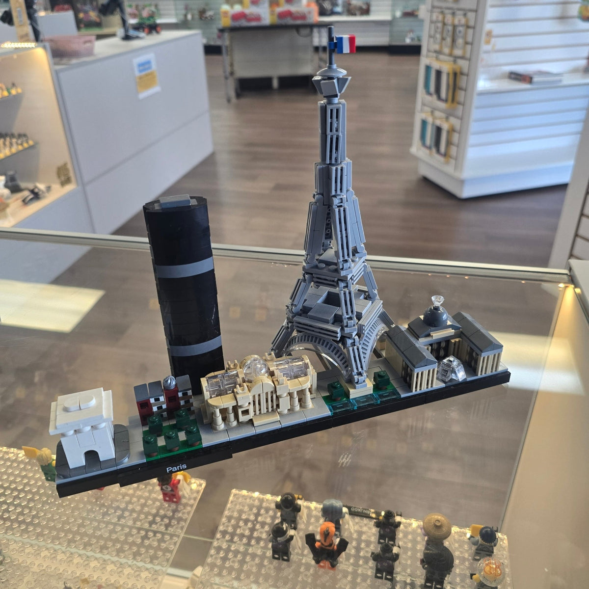 21044 Paris - Architecture (Previously Owned) product image 1, provided for visual reference and product detail review