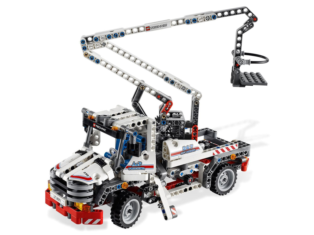 8071 Bucket Truck (Retired) LEGO TECHNIC product image 2, provided for visual reference and product detail review