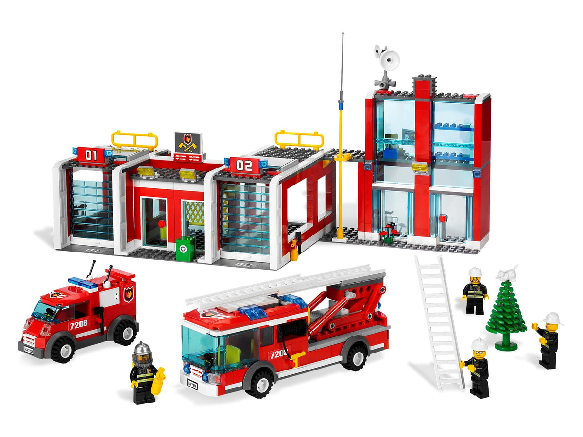 7208 Fire Station (Retired) LEGO City product image 2, provided for visual reference and product detail review