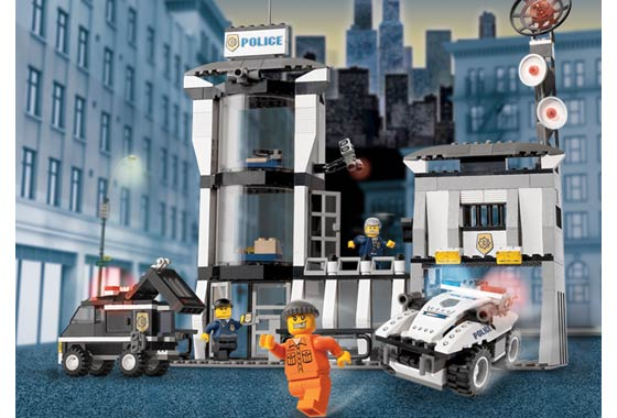 7035 Police HQ (Retired) LEGO World City product image 2, provided for visual reference and product detail review