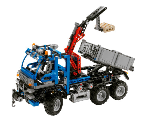 8273 Off Road Truck (Retired) LEGO TECHNIC product image 2, provided for visual reference and product detail review