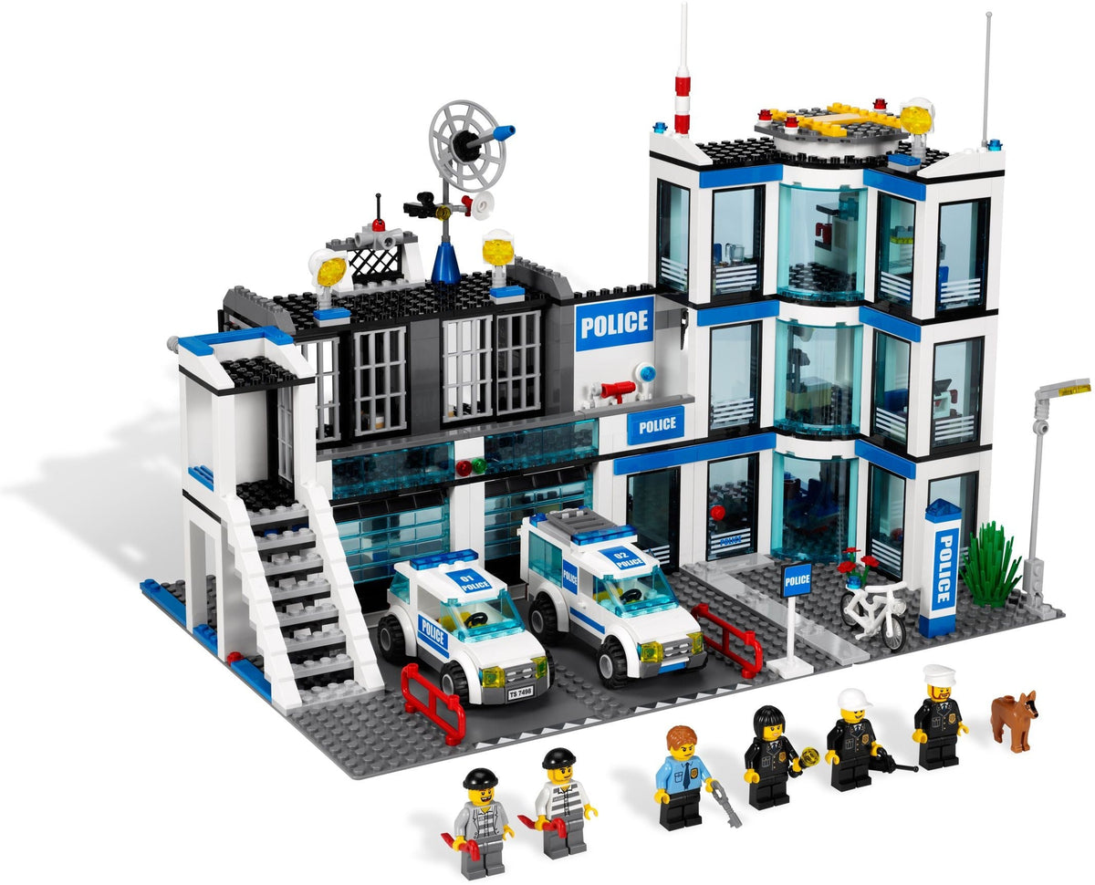 7498 Police Station (Retired) LEGO City product image 2, provided for visual reference and product detail review