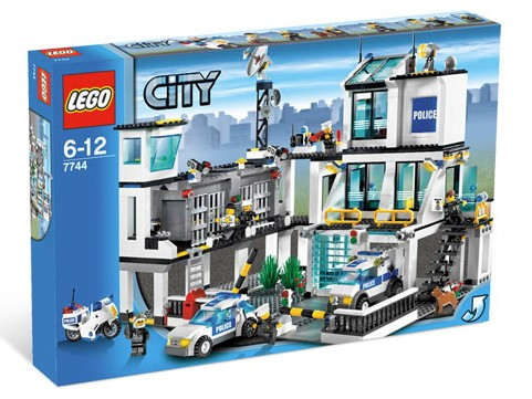 7744 Police Headquarters (Retired) LEGO City product image 1, provided for visual reference and product detail review