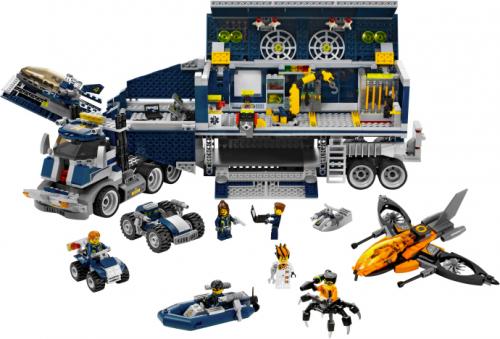 8635 Mobile Command Center (Retired) LEGO Agents product image 2, provided for visual reference and product detail review
