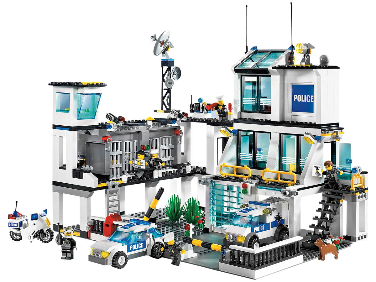 7744 Police Headquarters (Retired) LEGO City product image 2, provided for visual reference and product detail review