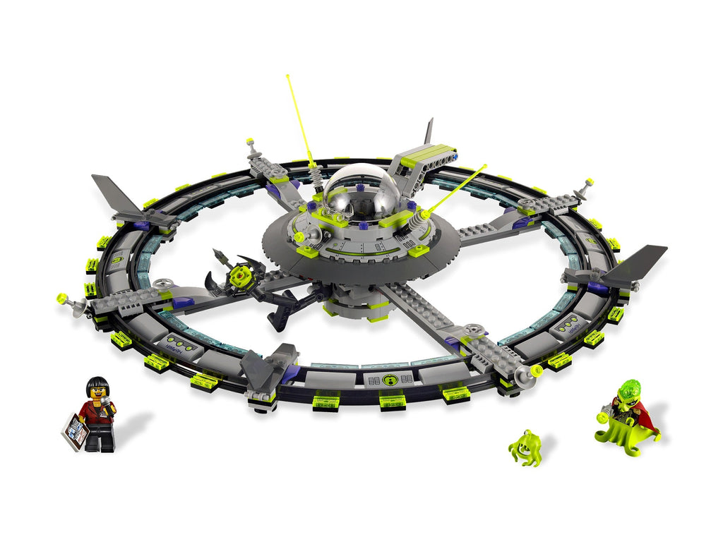 7065 Alien Mothership (Retired) LEGO Space product image 2, provided for visual reference and product detail review