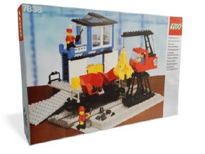 7838 Freight Loading Depot (Retired) LEGO Trains product image 1, provided for visual reference and product detail review