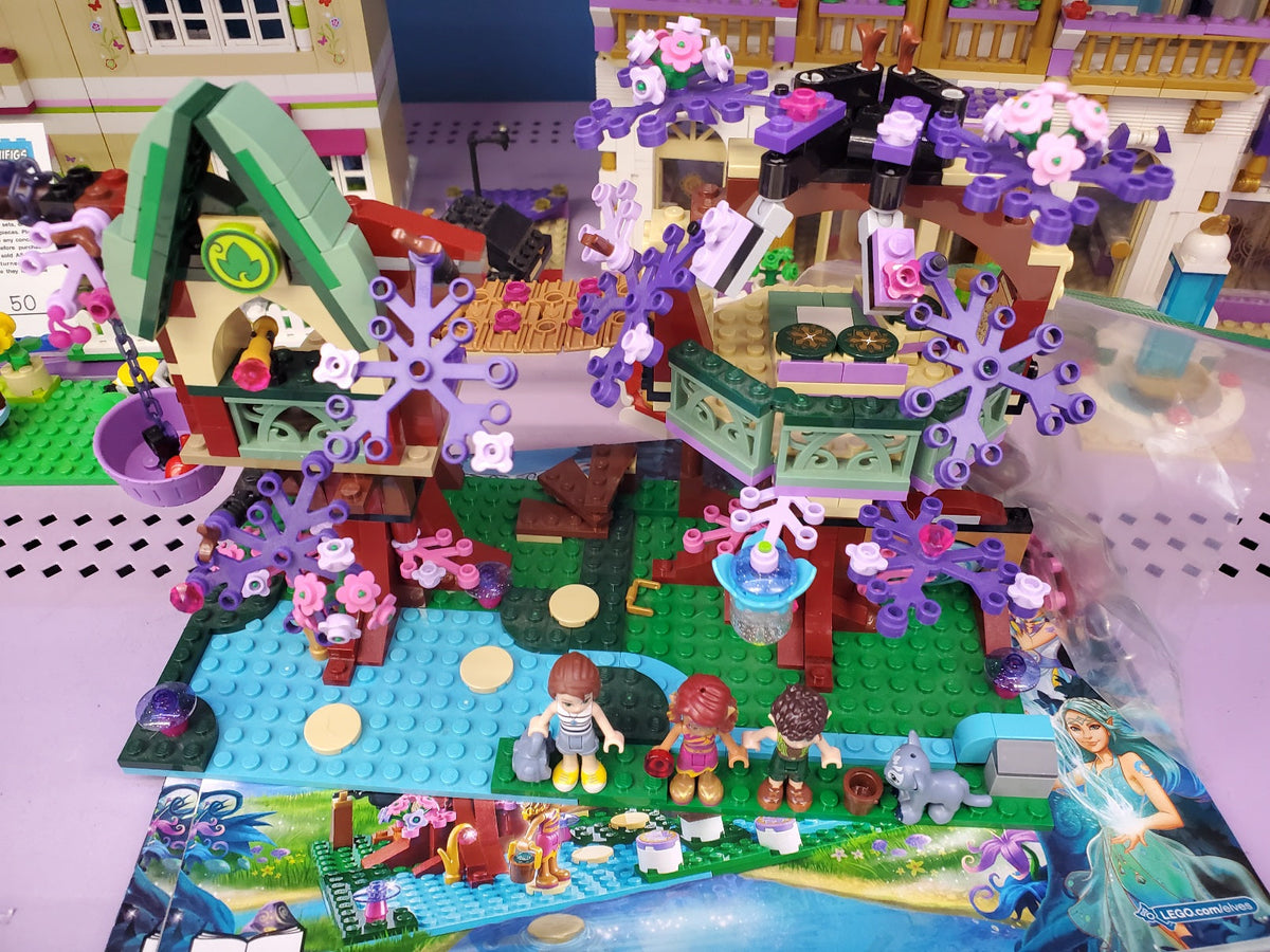 41075 The Elves' Treetop Hideaway (Previously Owned) (Retired) product image 1, provided for visual reference and product