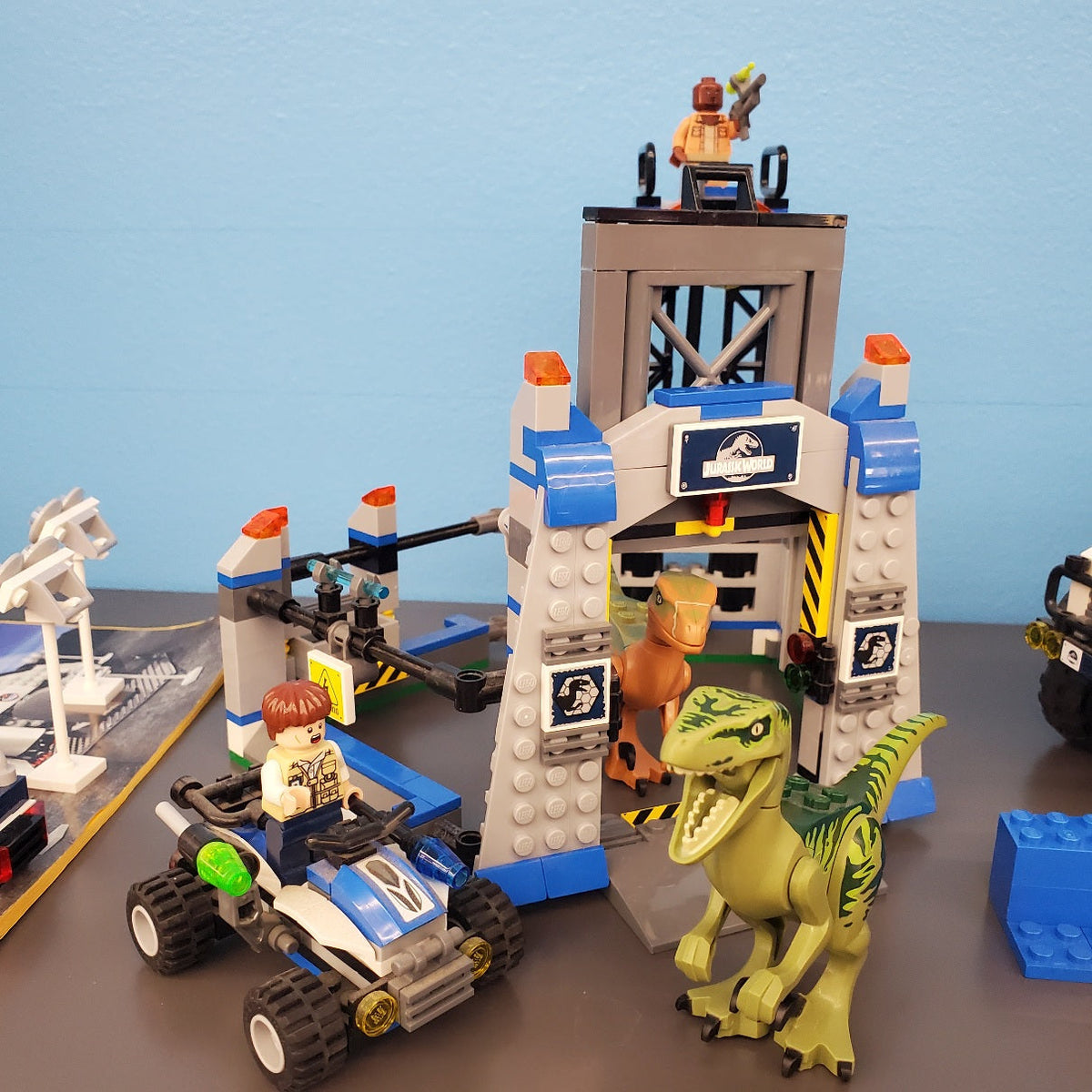 75920 Jurassic World Raptor Escape (Previously Owned) (Retired) product image 1, provided for visual reference and product