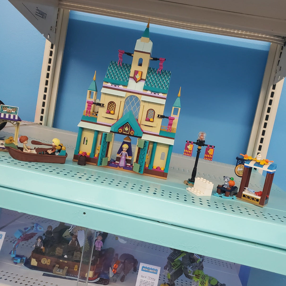 41167 Arendelle Castle Village (Previously Owned) product image 1, provided for visual reference and product detail review